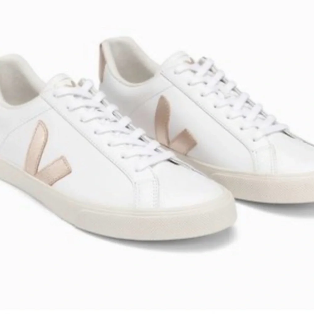 Veja Women's Low Top Esplar Leather Sneakers - Picture 1 of 1